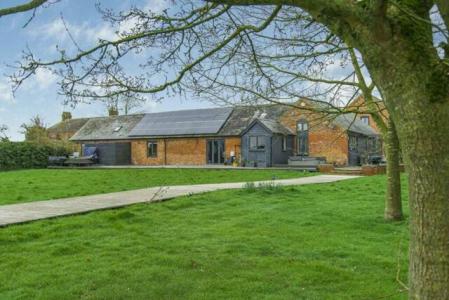 4 Bedroom Country House For Sale In Hill Farm, 4 bedrooms