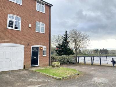 4 Bedroom Town House For Rent In Salford Quays, 4 bedrooms