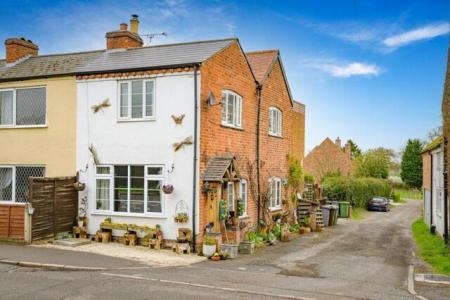 2 Bedroom Cottage For Sale In Chadwick End, 2 bedrooms